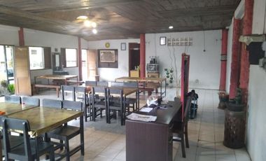 Rumah Dan Ruang Usaha di Pinggir Jalan Jogja - Magelang
