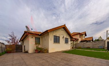 Estupenda Casa en el Polo, Frente a Tranquila Plaza