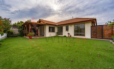 Estupenda Casa en el Polo, Frente a Tranquila Plaza