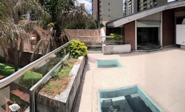 IMPORTANTE CHALET DE CATEGORIA USO COMERCIAL