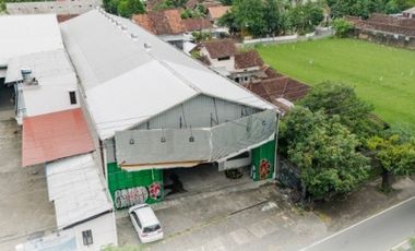 Gudang Luas di Ringroad Selatan - Lokasi Strategis untuk Bisnis Anda