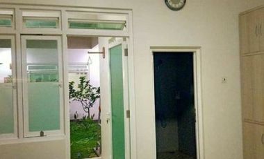 Rumah baru kolonial Modern dengan desain menarik dan nilai investasi sangat strategis di tengah kota