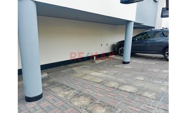 🏡 Amplio Departamento Flat En Surco – Primavera / Monterrico 🏡
