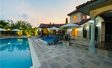 Venta de casa Duplex en Ph Versalles 1, Costa Sur