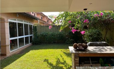 Venta de casa Duplex en Ph Versalles 1, Costa Sur