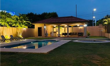 Venta de casa Duplex en Ph Versalles 1, Costa Sur