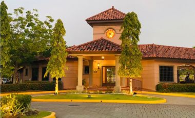 Venta de casa Duplex en Ph Versalles 1, Costa Sur