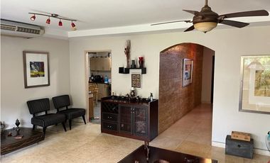 Venta de casa Duplex en Ph Versalles 1, Costa Sur