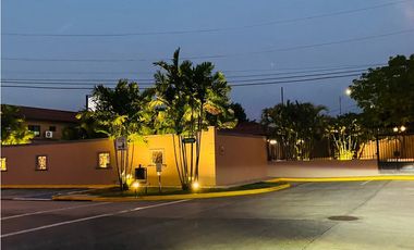 Venta de casa Duplex en Ph Versalles 1, Costa Sur