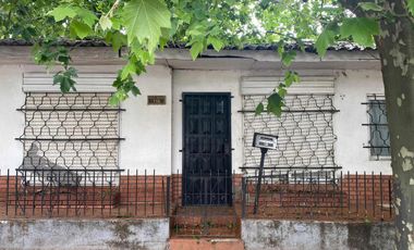 Casa en venta - 4 Dormitorios 2 Baños - Cochera - 172Mts2 - Bernal Oeste, Quilmes