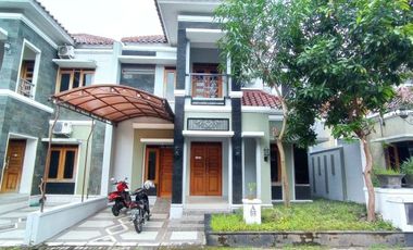 Rumah modern 2 lantai dalam perumahan di jln Solo-Jogja
