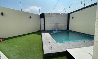 Casa-Quinta Venta CUMBRES LUX c Alberca y Palapa y Lujosas Amenidades en Colonia