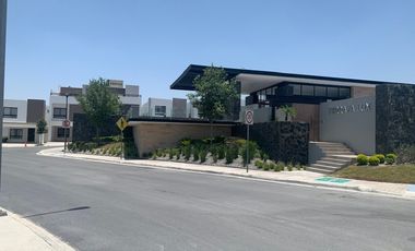 Casa-Quinta Venta CUMBRES LUX c Alberca y Palapa y Lujosas Amenidades en Colonia
