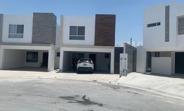 Casa-Quinta Venta CUMBRES LUX c Alberca y Palapa y Lujosas Amenidades en Colonia