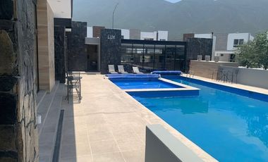 Casa-Quinta Venta CUMBRES LUX c Alberca y Palapa y Lujosas Amenidades en Colonia