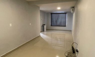 Casa-Quinta Venta CUMBRES LUX c Alberca y Palapa y Lujosas Amenidades en Colonia