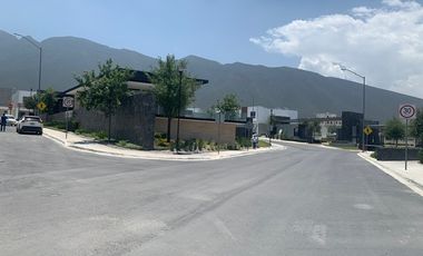 Casa-Quinta Venta CUMBRES LUX c Alberca y Palapa y Lujosas Amenidades en Colonia