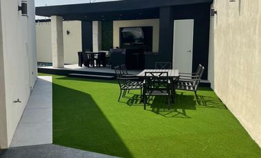 Casa-Quinta Venta CUMBRES LUX c Alberca y Palapa y Lujosas Amenidades en Colonia