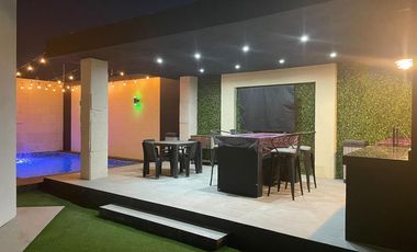Casa-Quinta Venta CUMBRES LUX c Alberca y Palapa y Lujosas Amenidades en Colonia