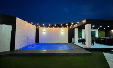 Casa-Quinta Venta CUMBRES LUX c Alberca y Palapa y Lujosas Amenidades en Colonia