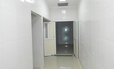 edificio en venta en los robles. Cod V85325