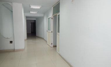 edificio en venta en los robles. Cod V85325