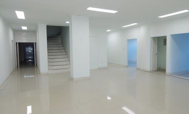 edificio en venta en los robles. Cod V85325