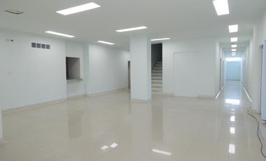 edificio en venta en los robles. Cod V85325