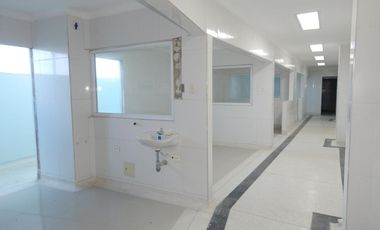 edificio en venta en los robles. Cod V85325