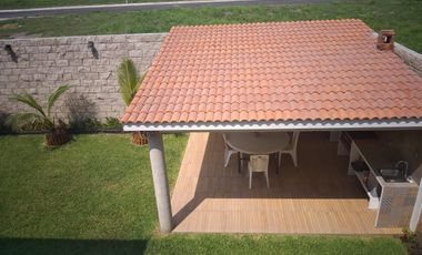 Casa en VENTA con recamara en planta baja fraccionamiento PLAYAS DEL CONCHAL