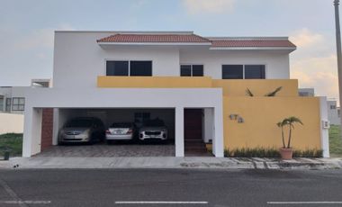 Casa en VENTA con recamara en planta baja fraccionamiento PLAYAS DEL CONCHAL