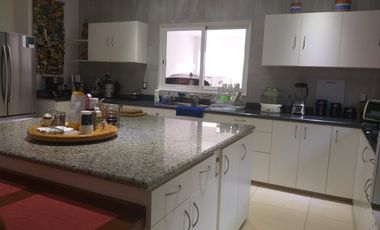 Casa en VENTA con recamara en planta baja fraccionamiento PLAYAS DEL CONCHAL