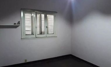 NUEVO PRECIO -  CHALET COLONIAL DE 5 AMBIENTES EN VENTA - MORON CENTRO