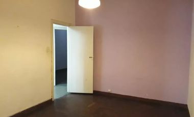 NUEVO PRECIO -  CHALET COLONIAL DE 5 AMBIENTES EN VENTA - MORON CENTRO