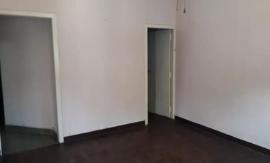 NUEVO PRECIO -  CHALET COLONIAL DE 5 AMBIENTES EN VENTA - MORON CENTRO