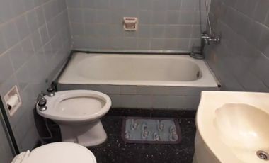 NUEVO PRECIO -  CHALET COLONIAL DE 5 AMBIENTES EN VENTA - MORON CENTRO