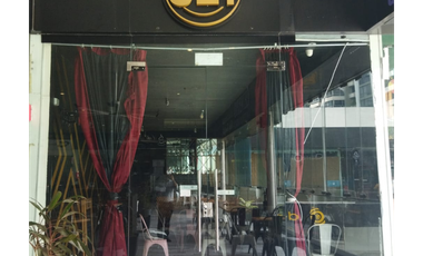 SE ALQUILA LOCAL CON TERRAZA EN AV. BALBOA