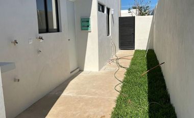 Casa de 3 habitaciones,  en privada residencial, zona Dzityá.