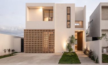 Casa de 3 habitaciones,  en privada residencial, zona Dzityá.