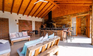 Venta hermosa casa con gran quincho y piscina María Lucia