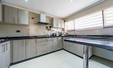 Venta hermosa casa con gran quincho y piscina María Lucia