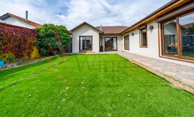 Venta hermosa casa con gran quincho y piscina María Lucia