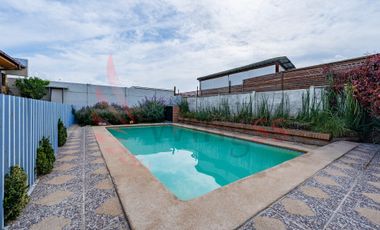 Venta hermosa casa con gran quincho y piscina María Lucia