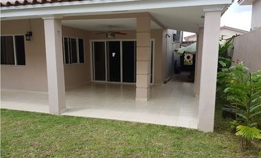 Casa Amplia y Moderna en Villas del Golf II