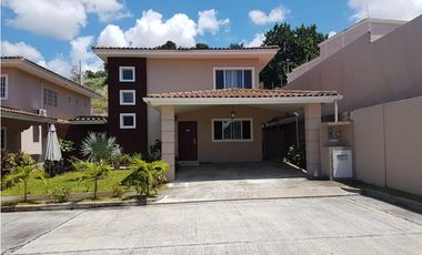 Casa Amplia y Moderna en Villas del Golf II