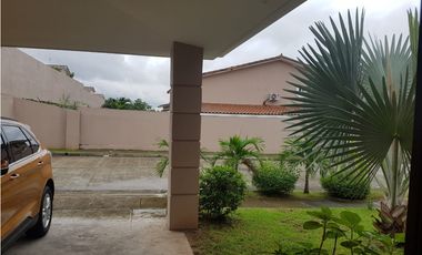 Casa Amplia y Moderna en Villas del Golf II