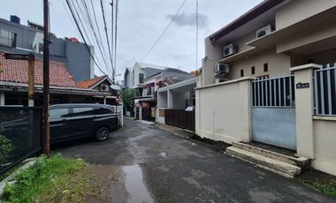 Rumah Termurah Samping Taman di Tebet Timur Jakarta Selatan