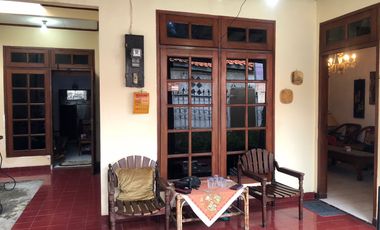 Rumah Termurah Samping Taman di Tebet Timur Jakarta Selatan