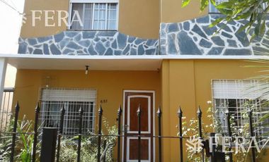 Venta de Casa para 2 familias con cochera en Villa Dominico