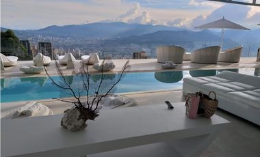 VENTA LUJOSA CASA EN EL POBLADO CON PISCINA. LAS PALMAS. Pedido US 3M